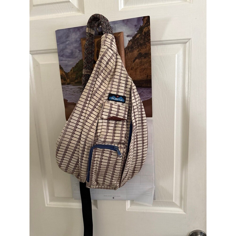 Kavu rope sling crossbody bag ivory with arrow pattern